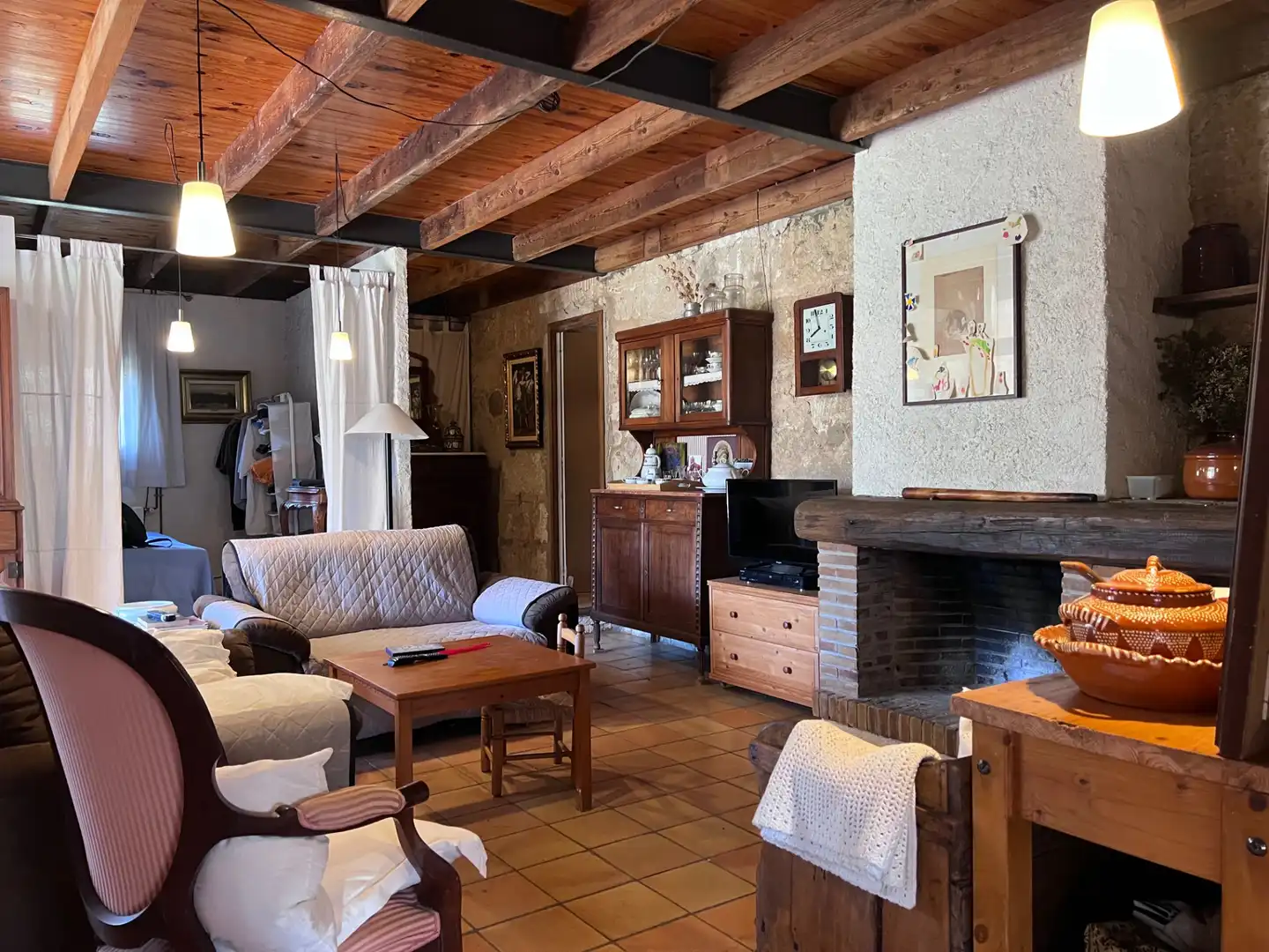 Sala d'estar de Finca rústica en venda en Mieres (Girona) amb Aire condicionat, Jardí privat i Parquet