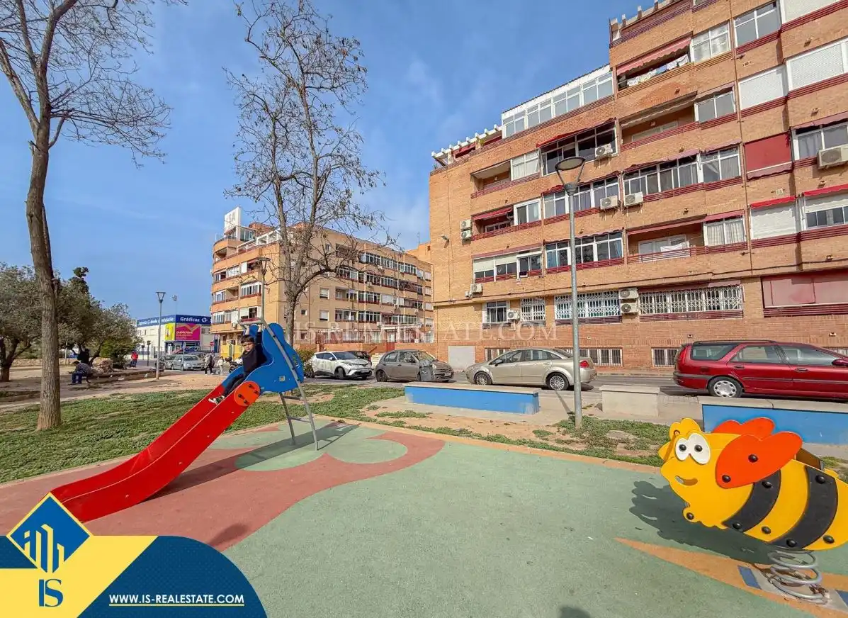 Parking de Apartamento en venta en Torrevieja con Calefacción, Terraza y Amueblado
