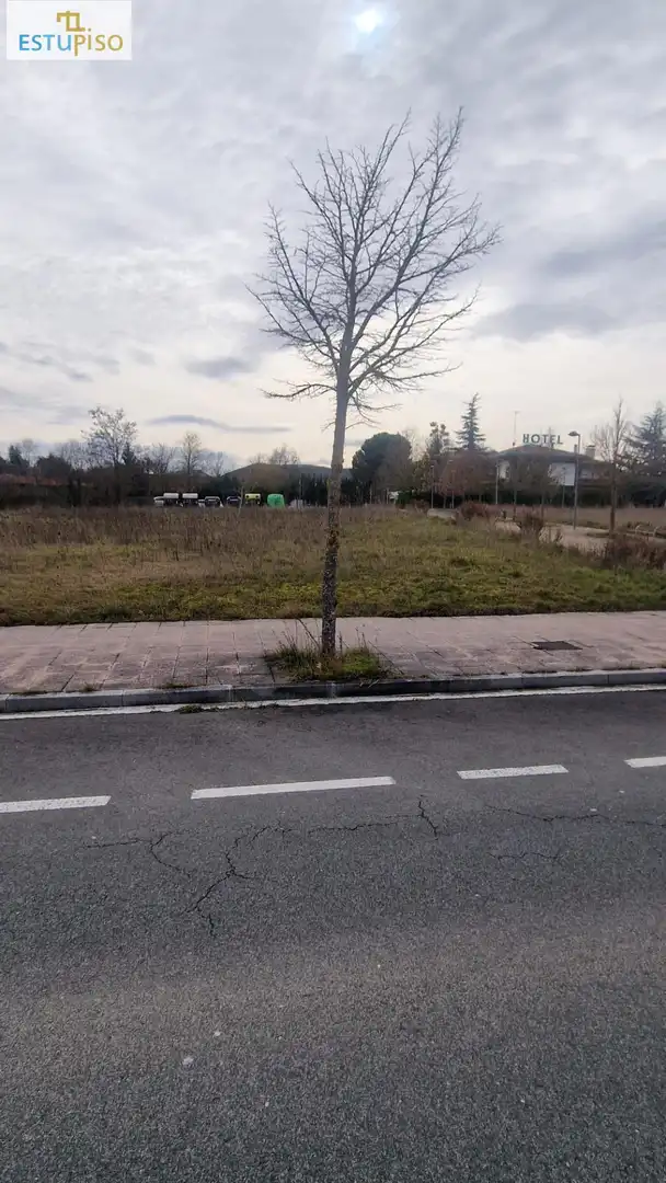 Residential zum Verkauf in Calle Calle Hospitaleros, Mendizorrotza - Armentia