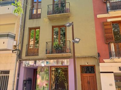 Exterior view of Single-family semi-detached for sale in  Madrid Capital