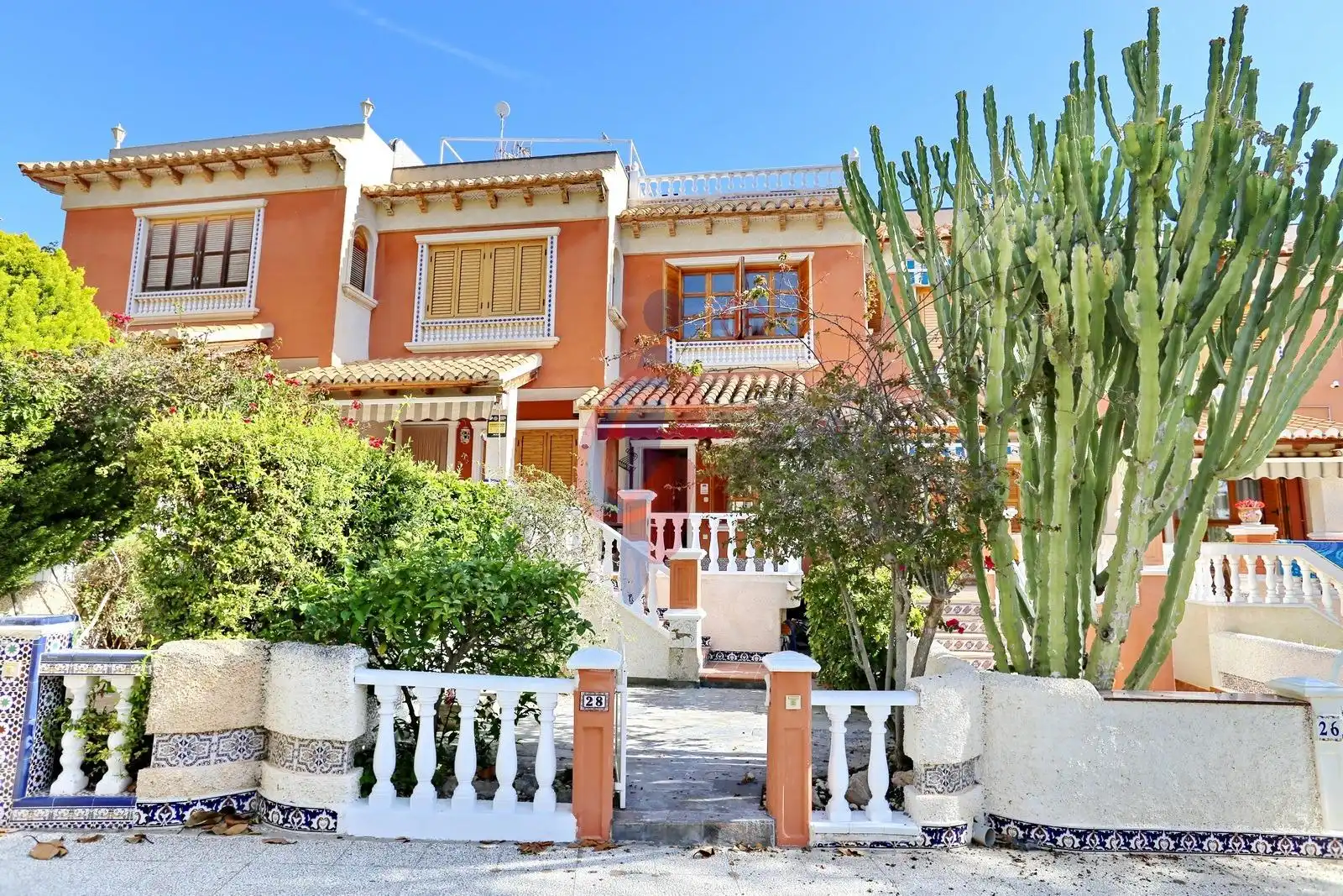 Exterior view of Detached homes for sale in Guardamar del Segura  with Air Conditioner, Heating and Terrace