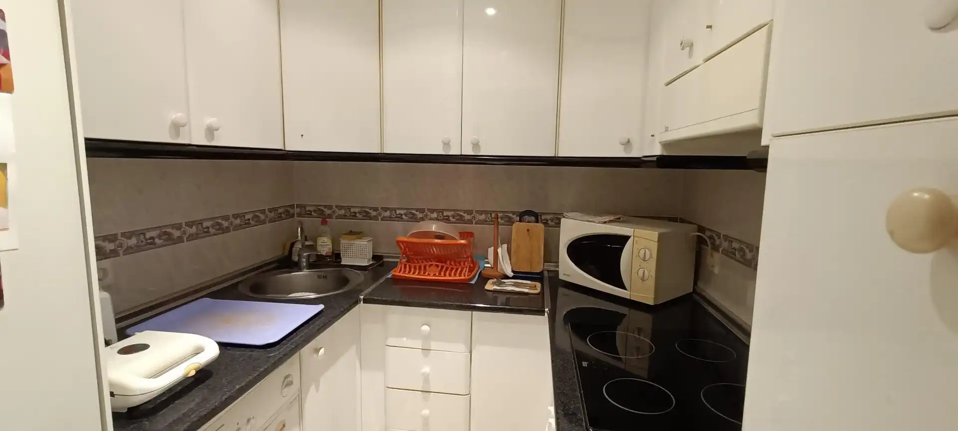 Cocina de Apartamento en venta en Benidorm con Jardín privado, Amueblado y Piscina comunitaria