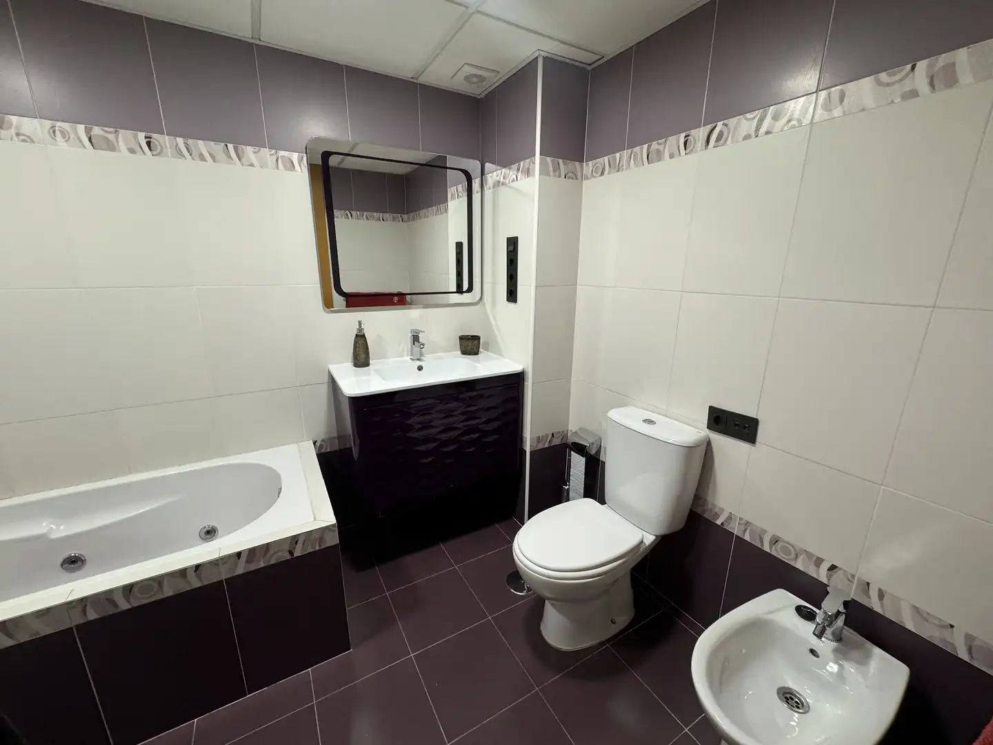 Room in Avenida Nehemias, Santa Cristina - San Rafael