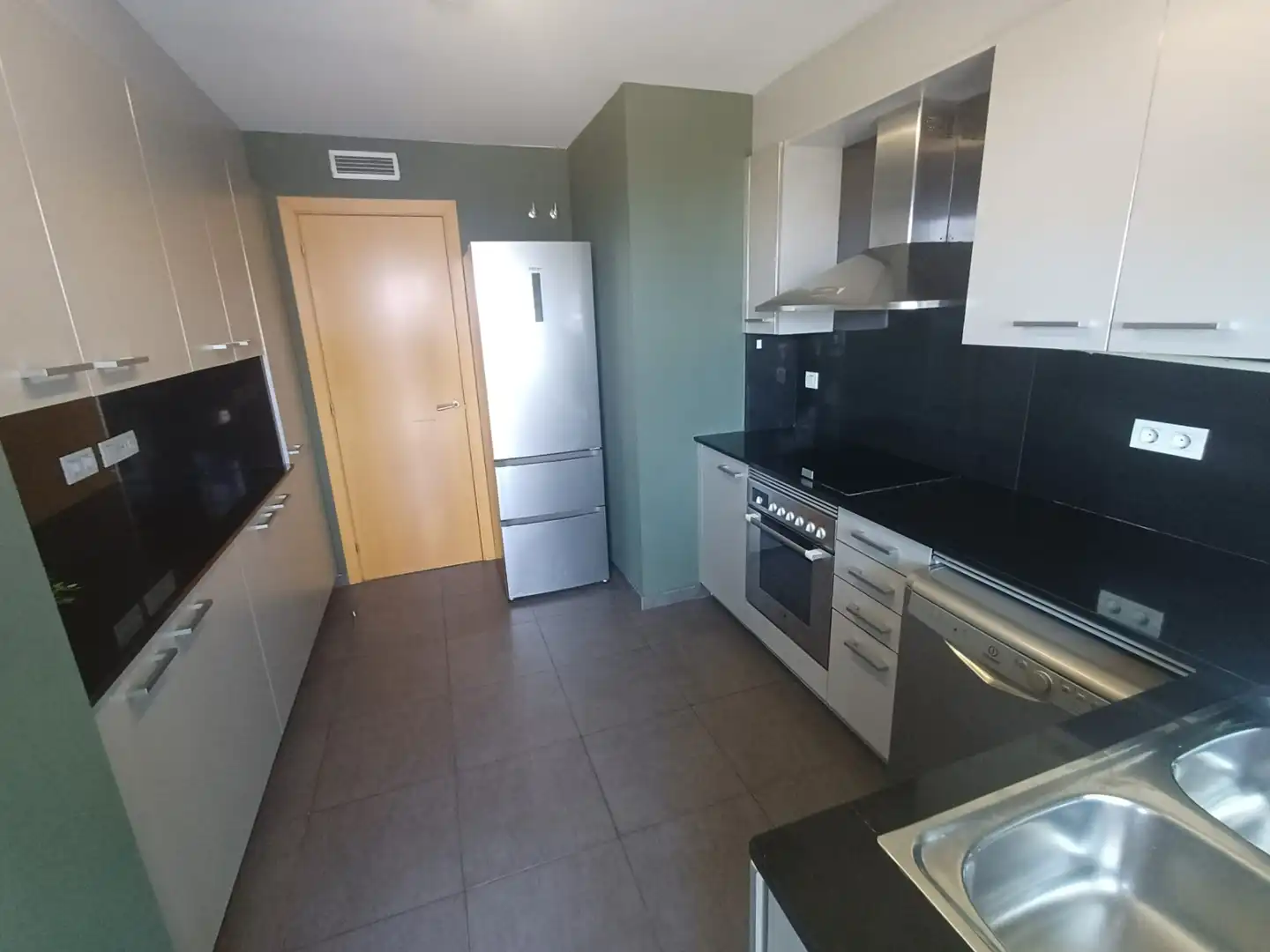 Cocina de Piso en venta en Sant Adrià de Besòs con Aire acondicionado, Calefacción y Jardín privado