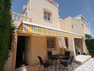 Dúplex amb piscina en venda a Calle  Laguna Azul