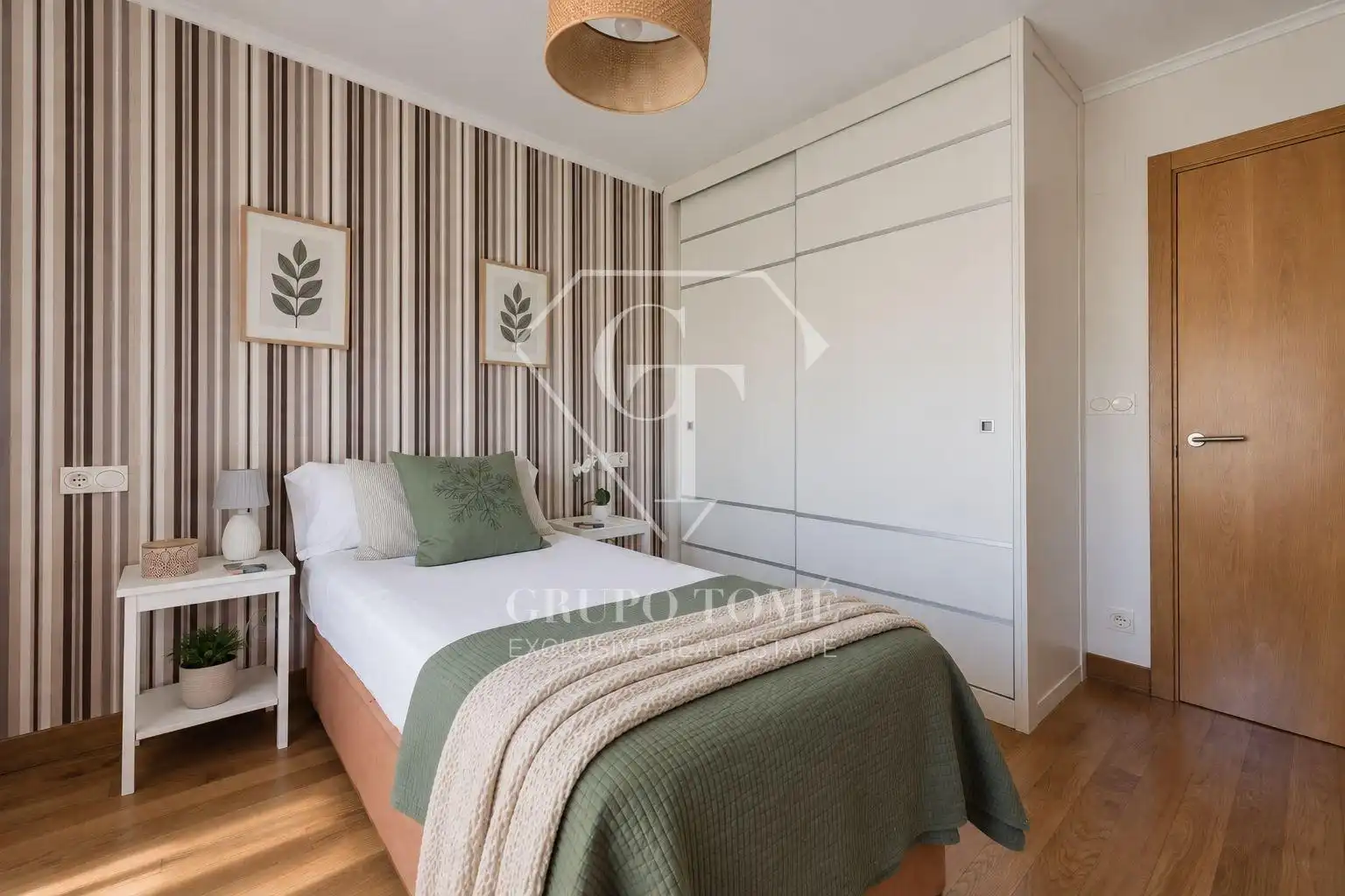 Habitación de Casa adosada en venta en Orio con Calefacción, Terraza y Trastero