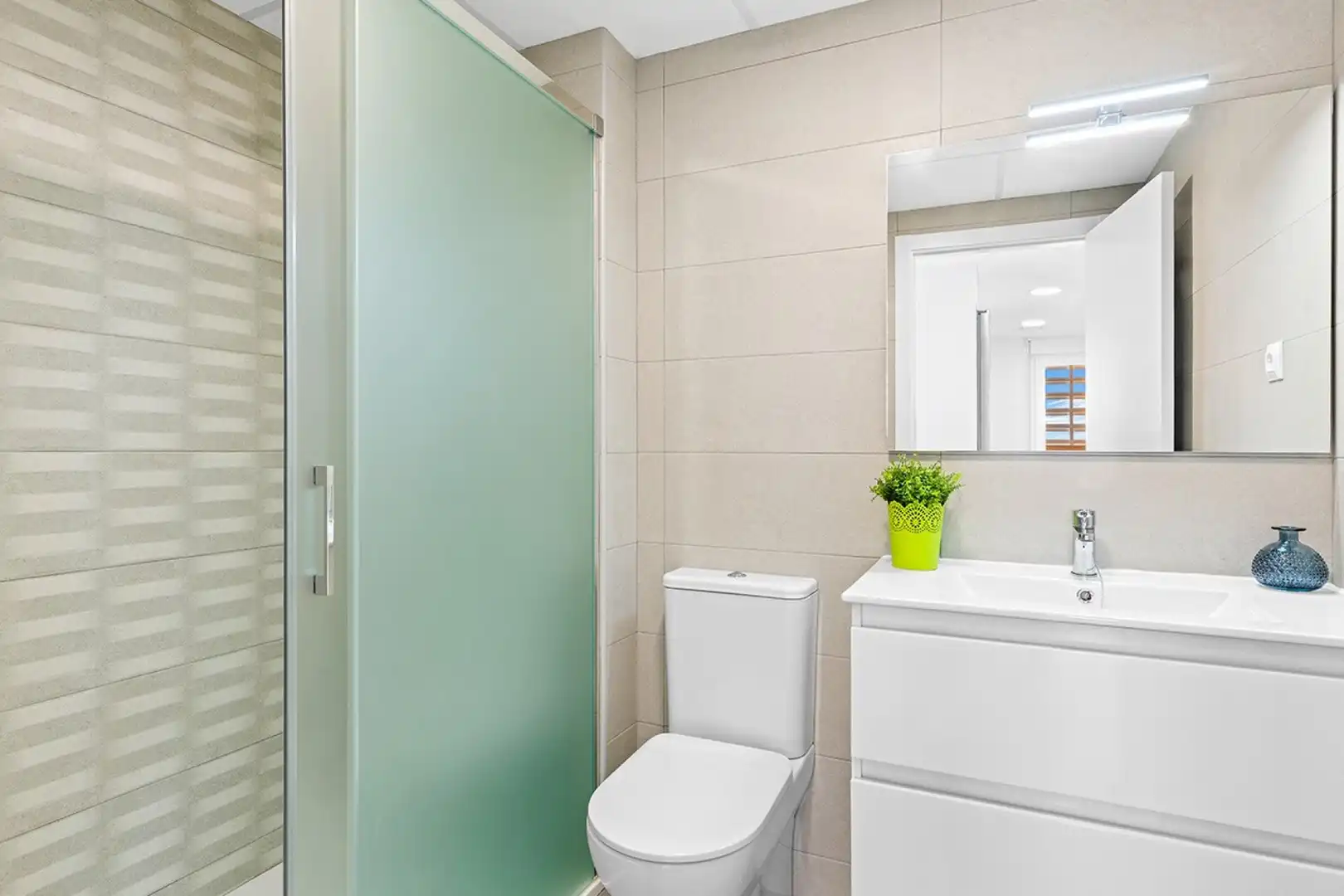 Baño de Piso en venta en La Manga del Mar Menor con Aire acondicionado, Calefacción y Jardín privado