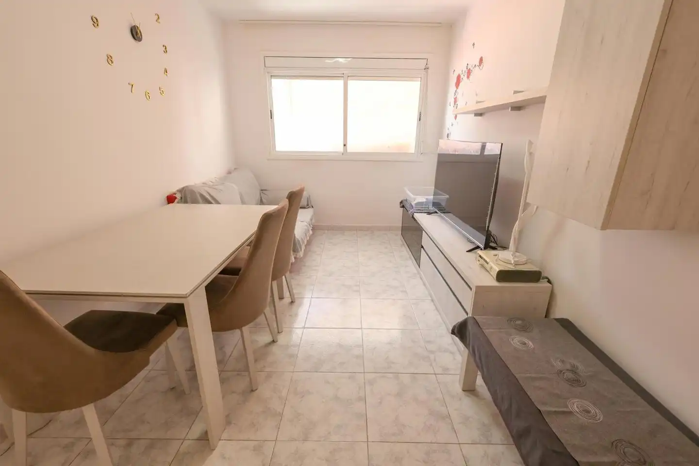Wohnzimmer von Erdgeschoss zum Verkauf in Sant Boi de Llobregat mit Abstellraum
