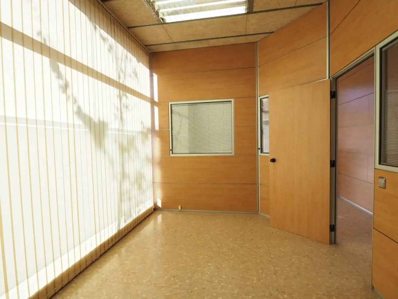 Business premises for sale in Calle de les Corts, imagen 3