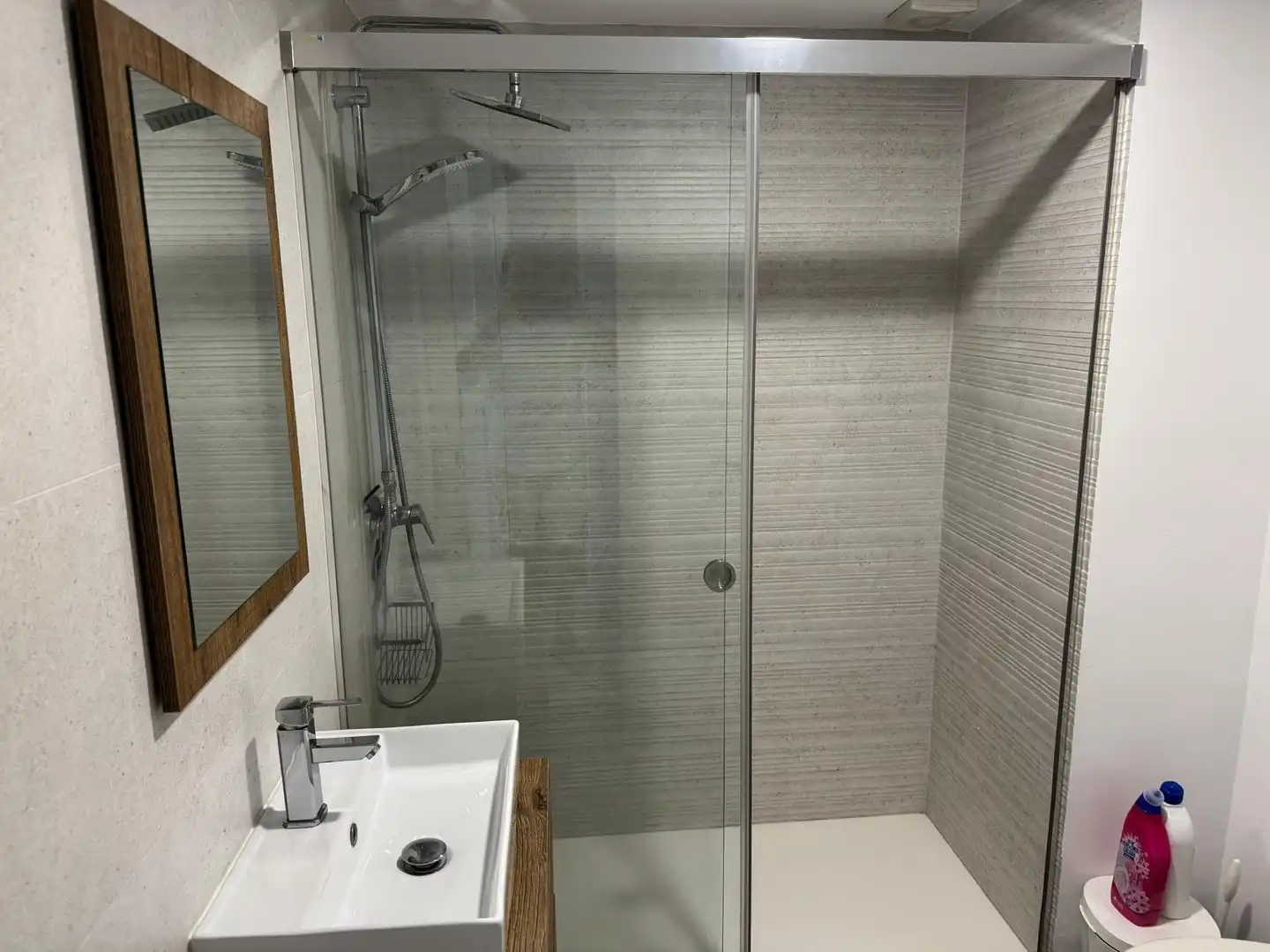 Badezimmer von Wohnungen zur Miete in Dos Hermanas mit Klimaanlage, Terrasse und Möbliert