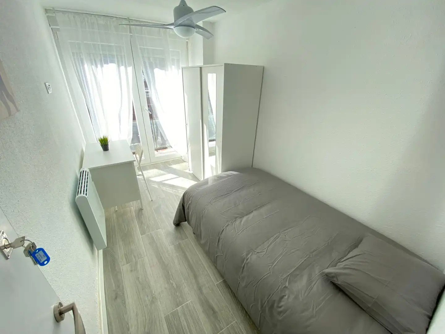 Habitación de Piso de alquiler en Madrid con Calefacción, Amueblado y Horno