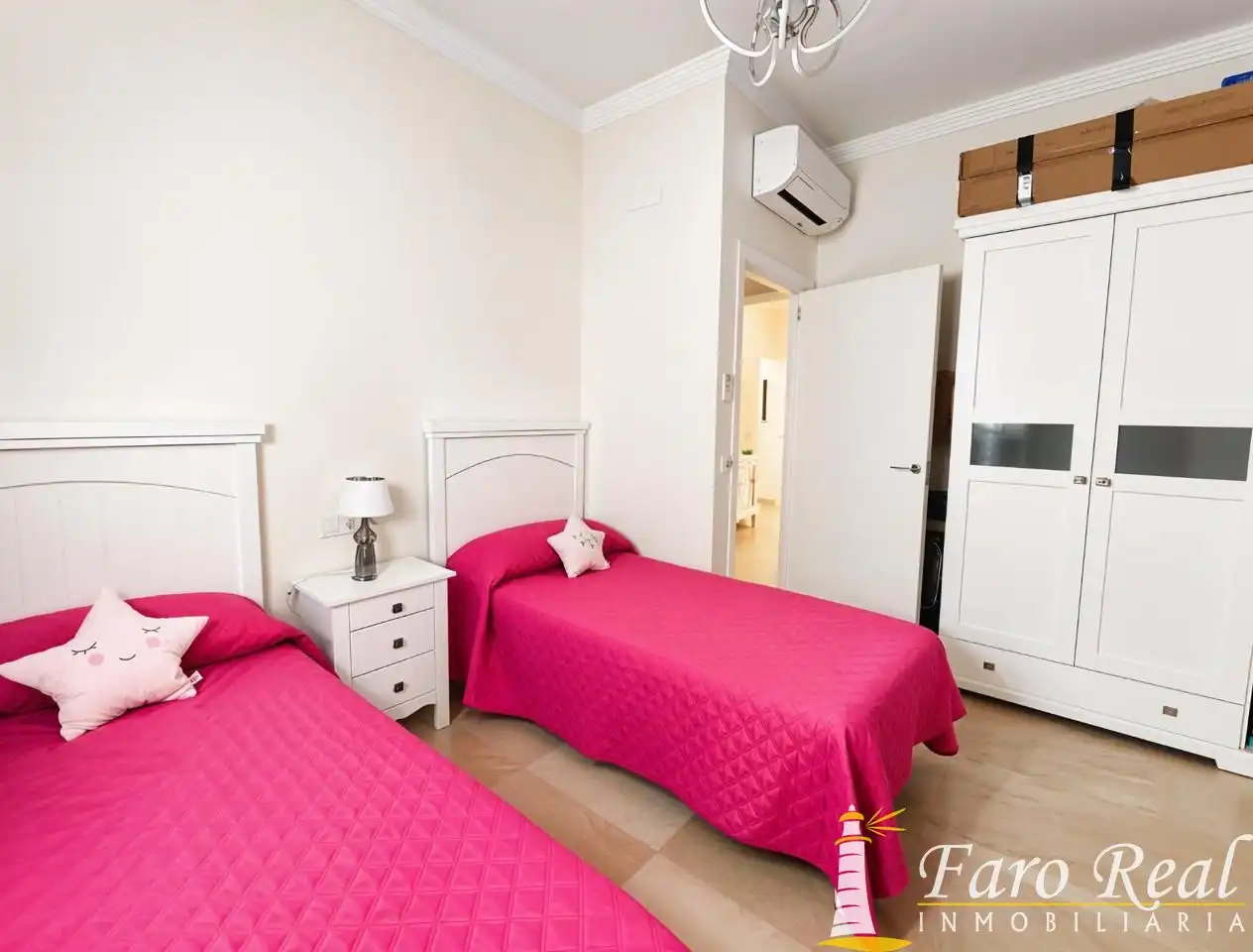 Dormitori de Casa o xalet en venda en Sanlúcar de Barrameda amb Aire condicionat, Terrassa i Moblat