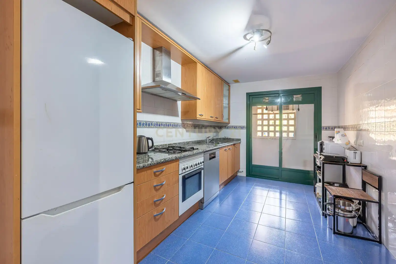 Cocina de Apartamento en venta en Marbella con Aire acondicionado, Jardín privado y Horno