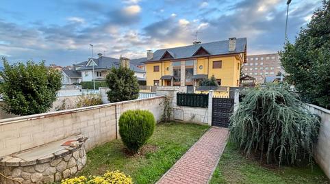 Foto 3 de Casa adosada en venda a Calle Ramon Carnicer  en  Ponferrada, Centro, León