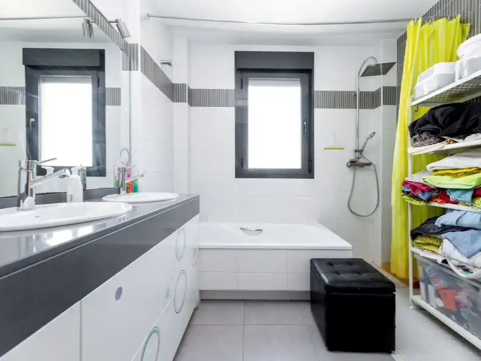 Bathroom of Flat for sale in Armilla  with Air Conditioner and Balcony