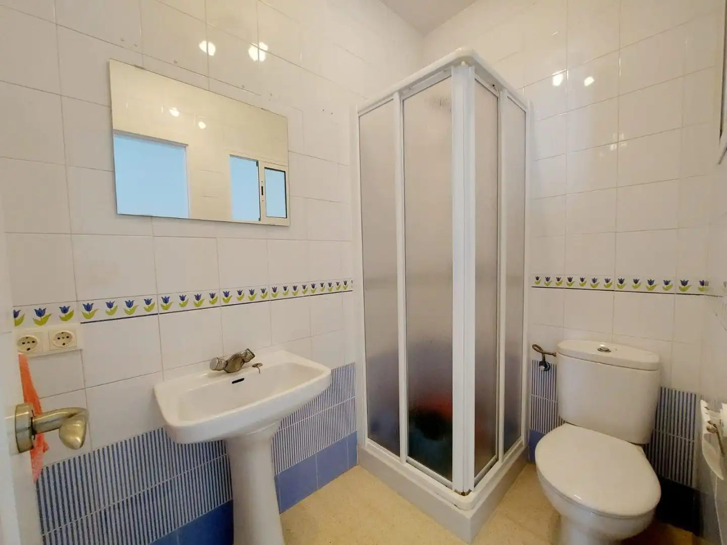 Bathroom of Flat for sale in Brenes  with Air Conditioner, Storage room and Balcony