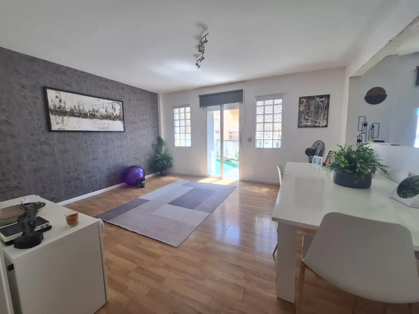 Sala d'estar de Àtic en venda en La Línea de la Concepción amb Terrassa, Moblat i Forn