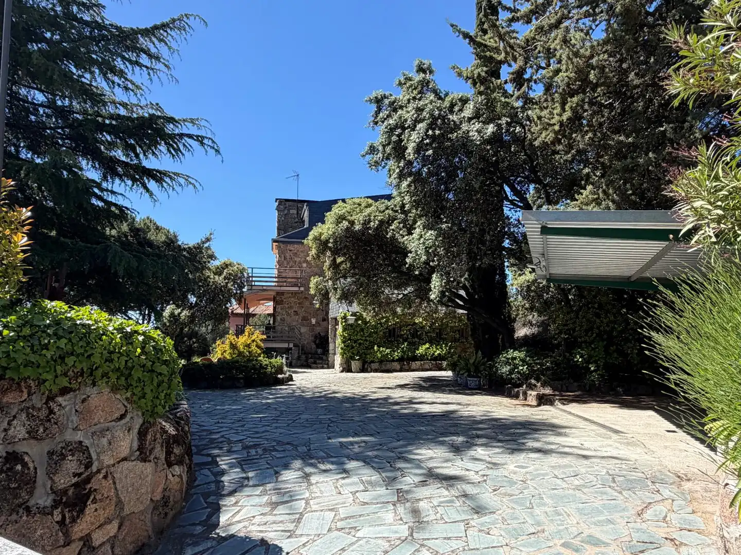 Vista exterior de Casa o chalet en venta en Torrelodones con Aire acondicionado, Calefacción y Jardín privado