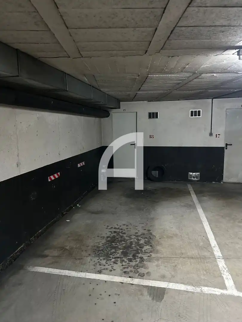 Aparcament de Pis en venda en Vigo  amb Calefacció, Terrassa i Traster