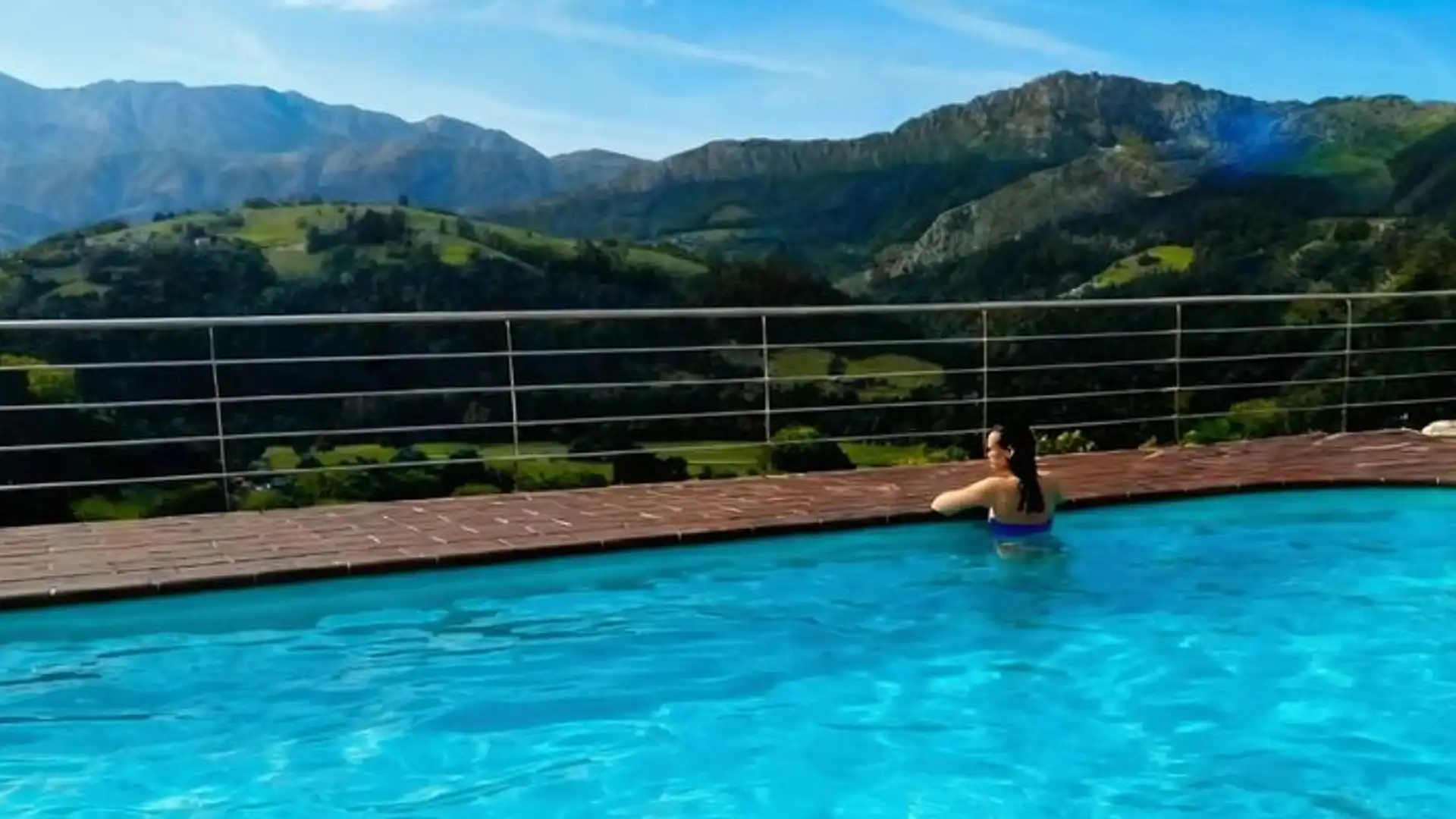 Piscina de Casa o chalet en venta en Cangas de Onís con Jardín privado, Terraza y Trastero