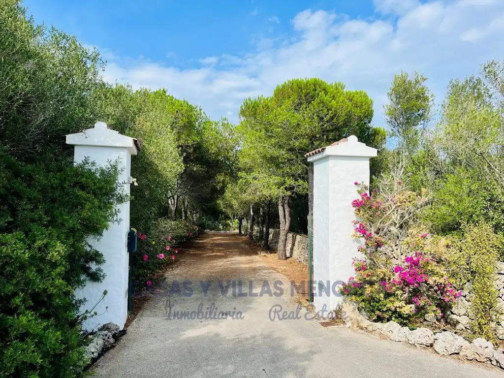Vista exterior de Finca rústica en venda en Sant Lluís