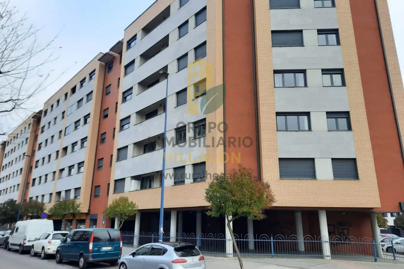 Vista exterior de Piso en venta en León Capital  con Calefacción y Terraza