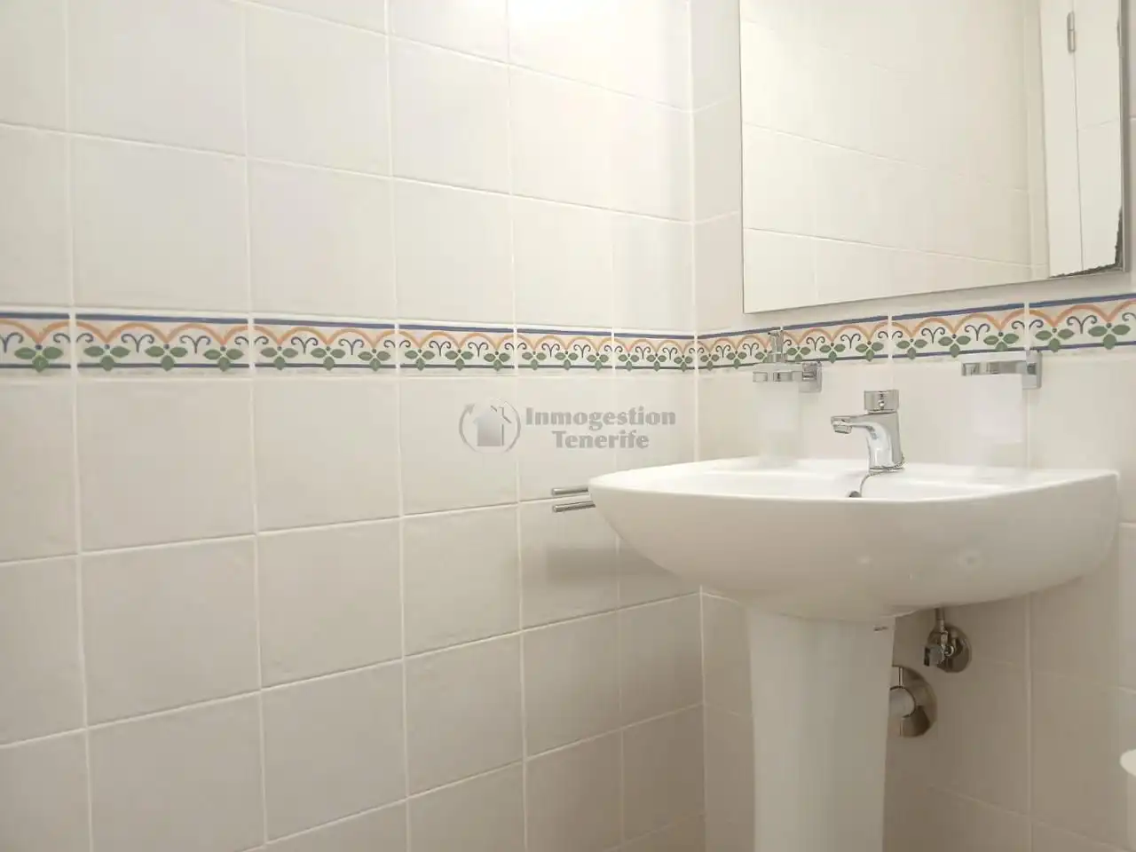 Baño de Piso de alquiler en Arona con Amueblado, Balcón y Internet