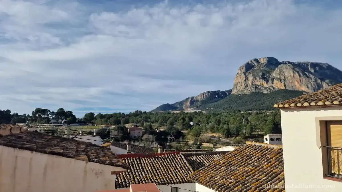 Casa rustica con giardino in vendita a Casco urbano