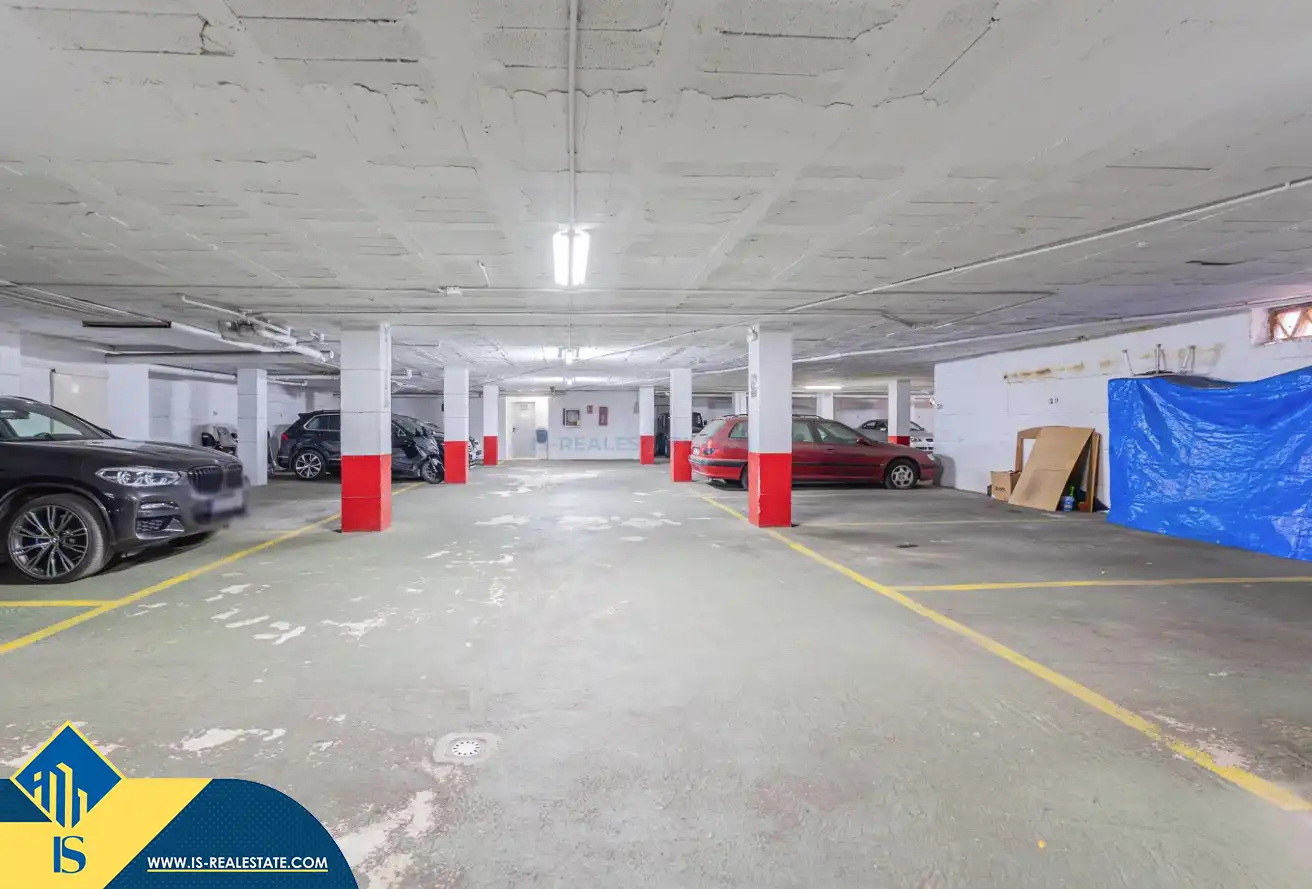 Parking de Apartamento en venta en Marbella con Calefacción, Terraza y Amueblado