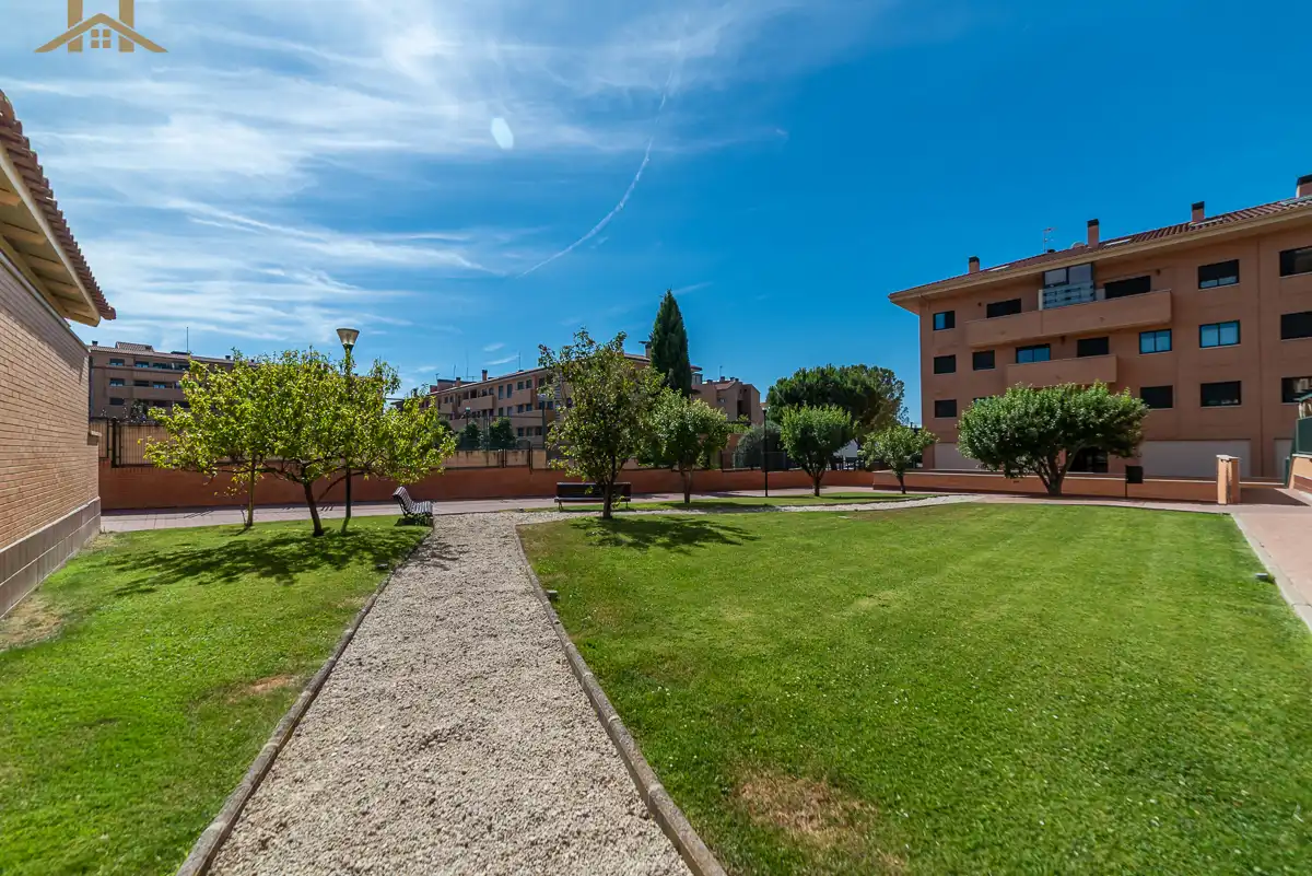 Vista exterior de Planta baja en venta en Navalcarnero con Aire acondicionado, Calefacción y Jardín privado