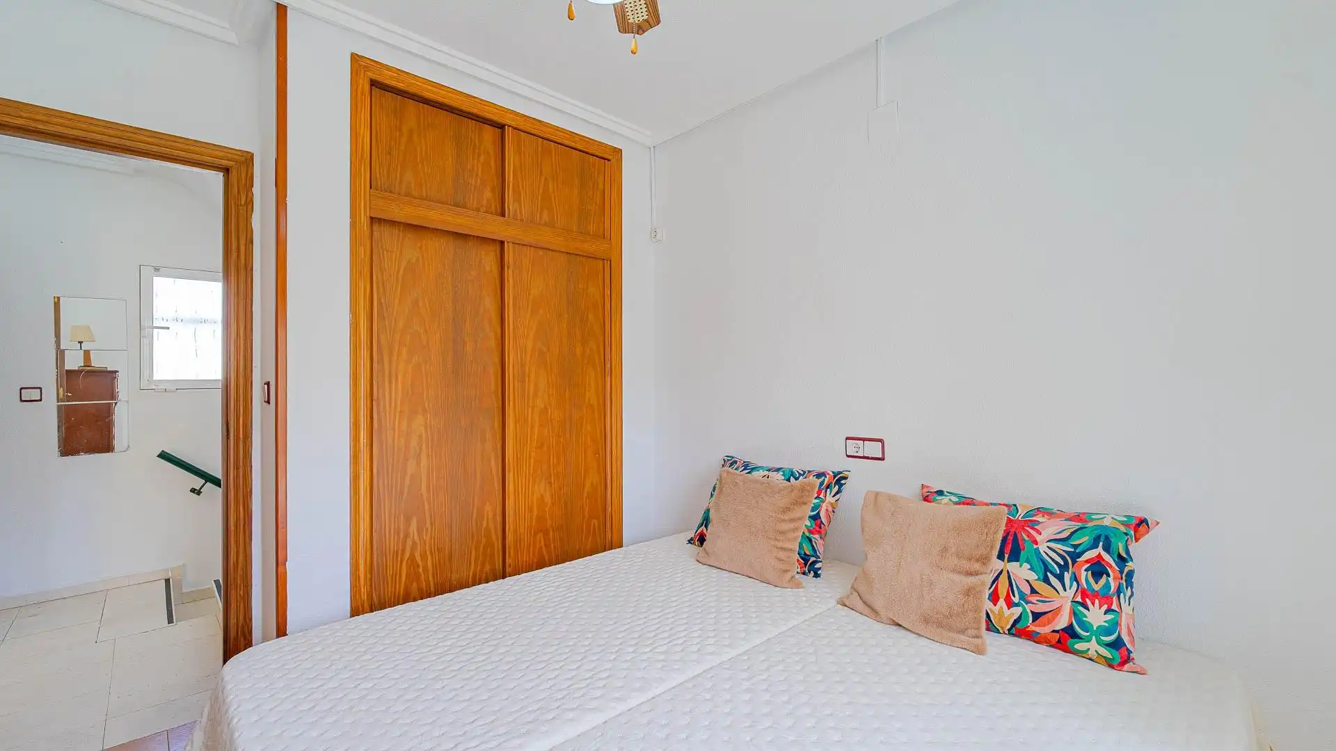 Habitación de Casa adosada en venta en Orihuela con Aire acondicionado, Calefacción y Jardín privado