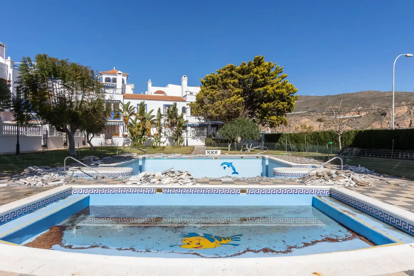 Piscina de Ático en venta en Motril con Calefacción, Terraza y Amueblado