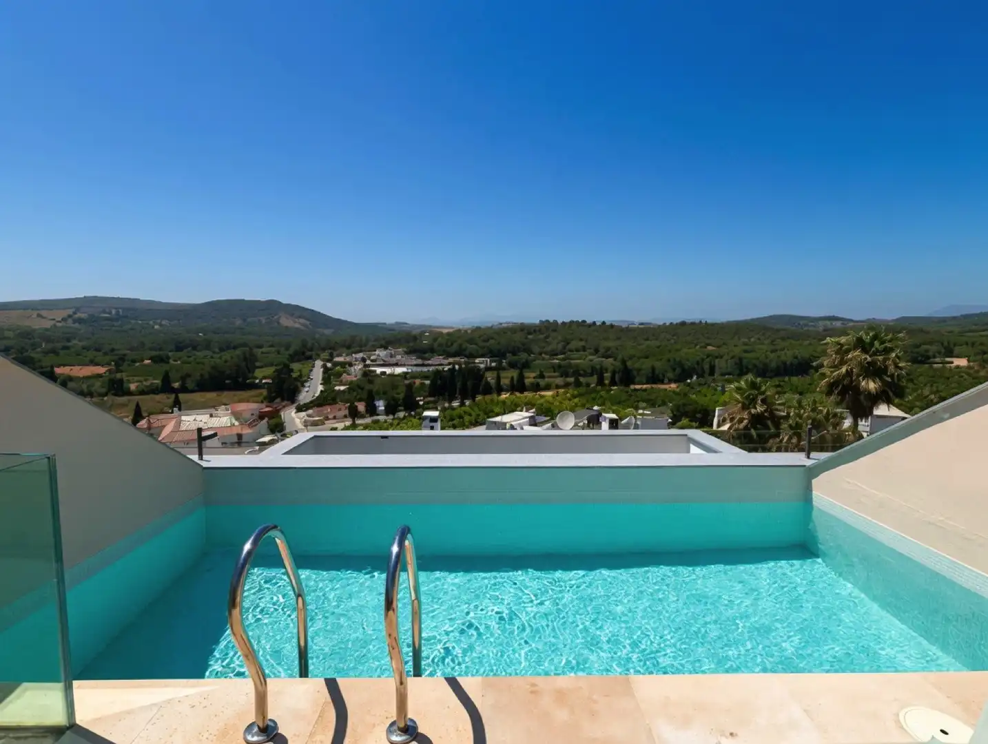 Casa pareada con piscina en venta en San Enrique - Guadiaro -  Pueblo Nuevo