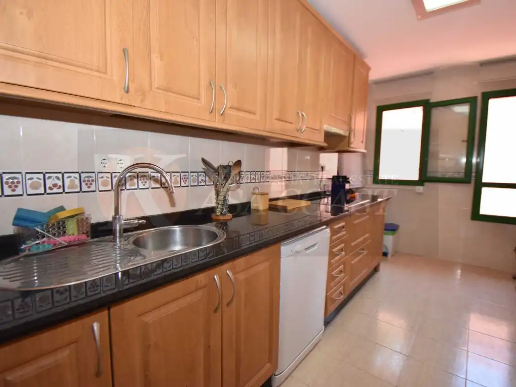 Cocina de Dúplex en venta en Fuengirola con Aire acondicionado, Jardín privado y Terraza