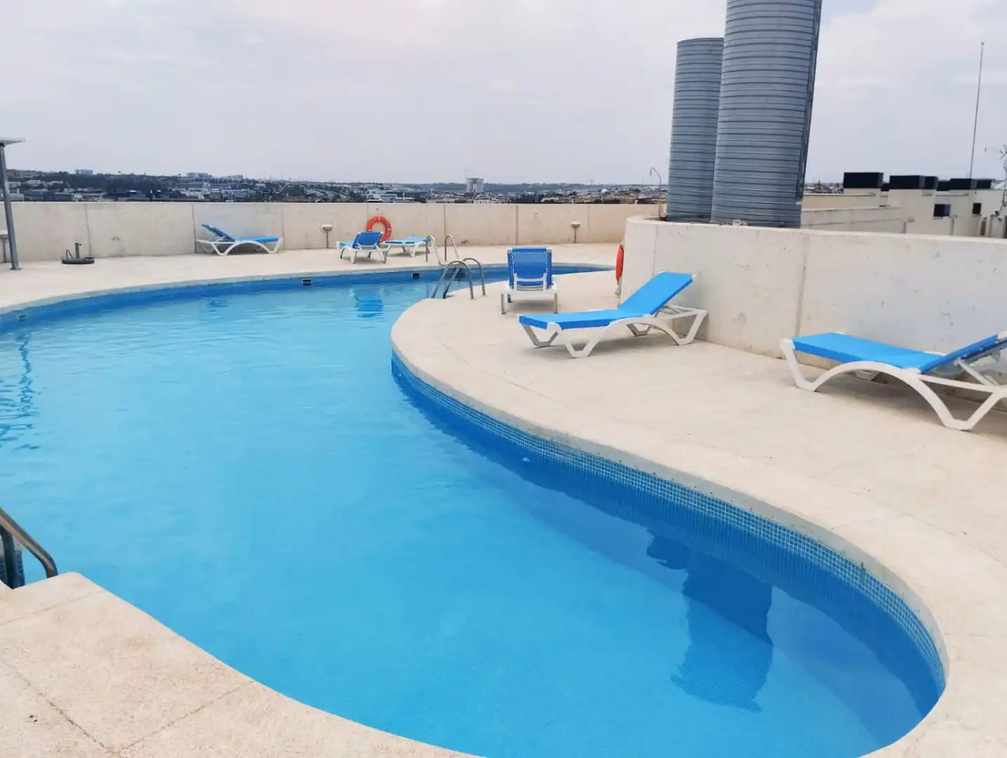 Schwimmbecken von Wohnung zur Miete in San Sebastián de los Reyes mit Klimaanlage, Heizung und Möbliert