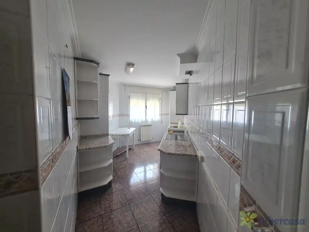 Cuina de Casa adosada en venda en Ribaforada amb Aire condicionat, Calefacció i Terrassa