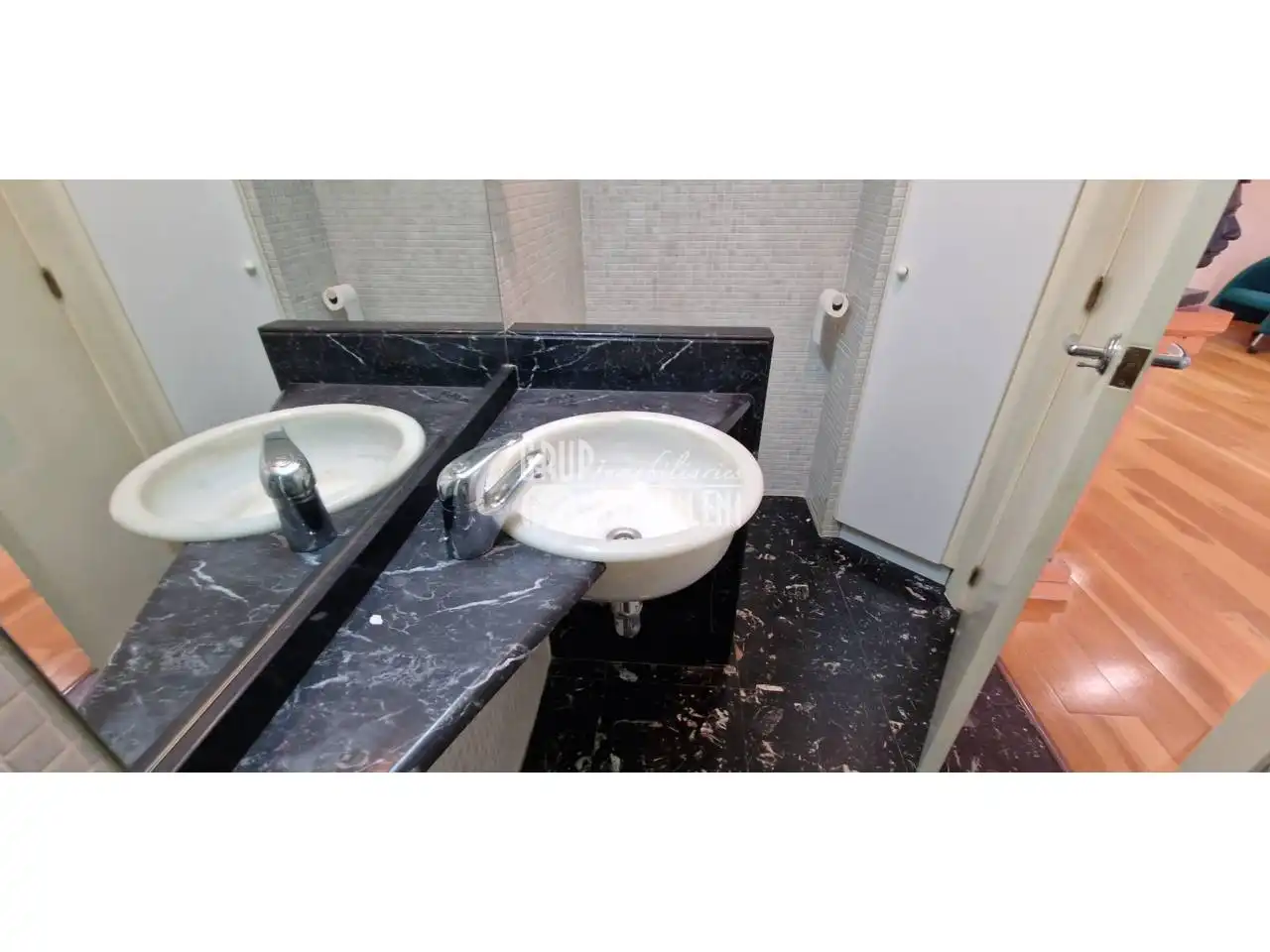 Badezimmer von Wohnung zum Verkauf in Catarroja mit Klimaanlage, Heizung und Parkett