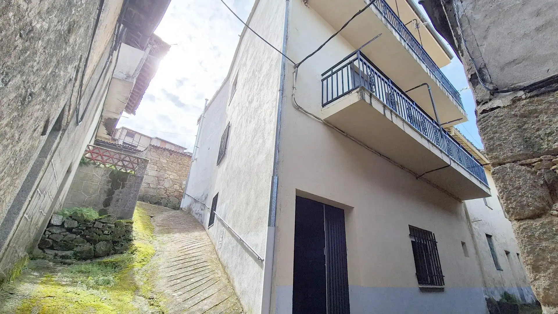 Vista exterior de Casa o chalet en venta en San Esteban de la Sierra con Amueblado