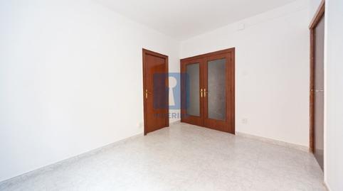 Foto 3 de Piso en venta en Travau, El Turó de la Peira, Barcelona
