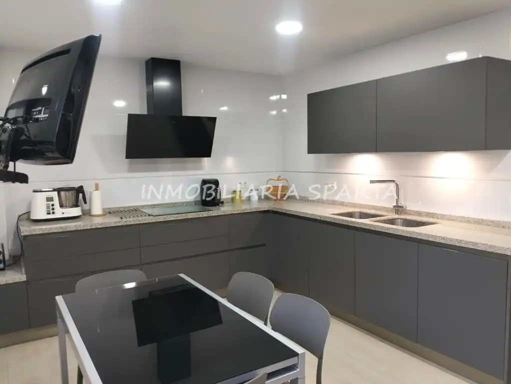 Cocina de Casa adosada en venta en Coria del Río con Aire acondicionado, Terraza y Trastero