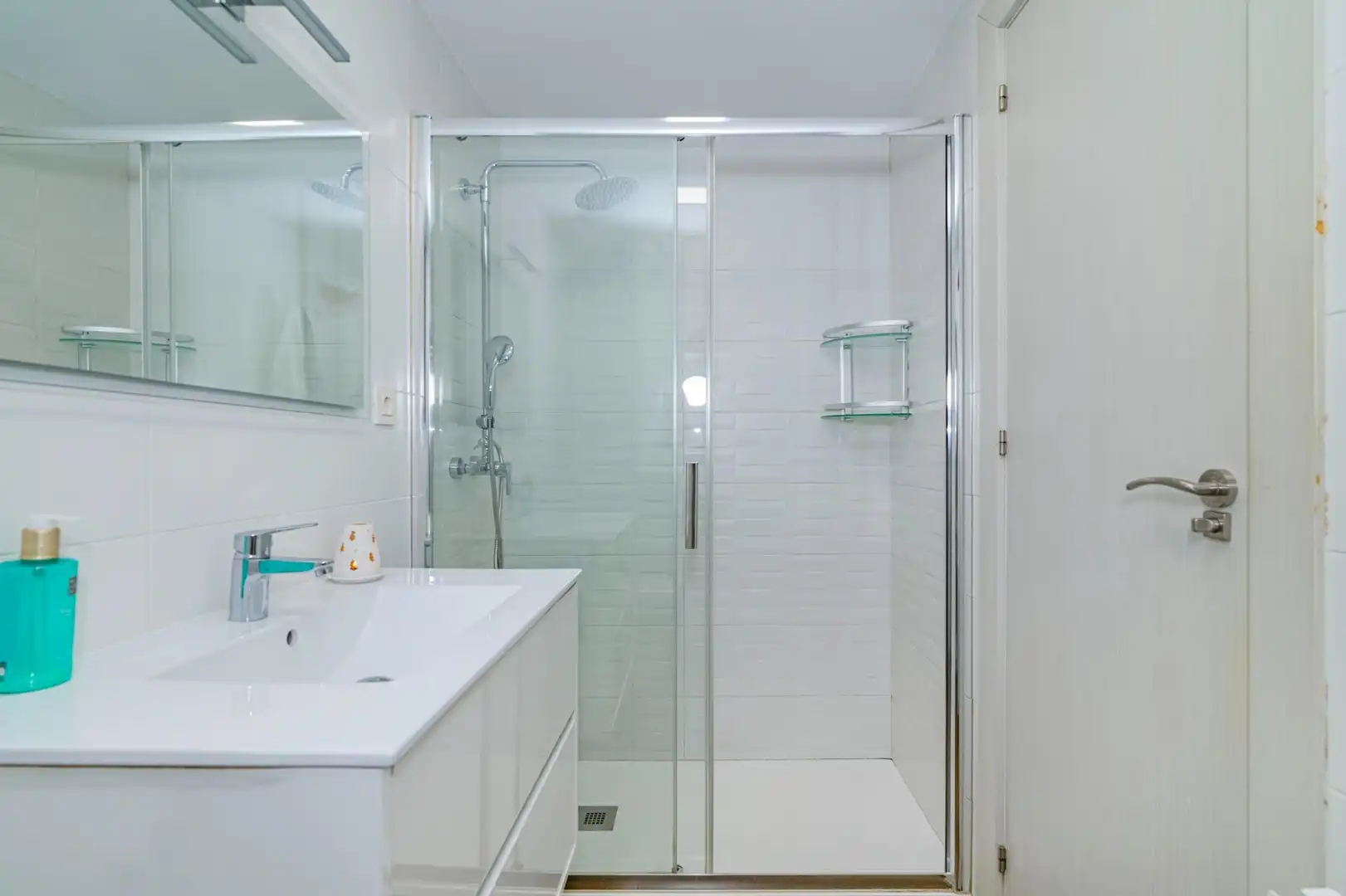 Baño de Piso en venta en Granada con Aire acondicionado, Terraza y Amueblado