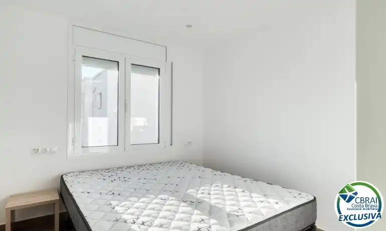 Dormitori de Apartament en venda en Roses amb Calefacció, Moblat i Piscina comunitària