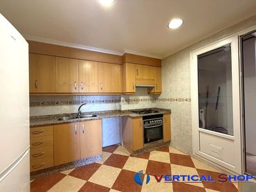 Wohnung mit Balkon zum Verkauf in Juan Carlos I