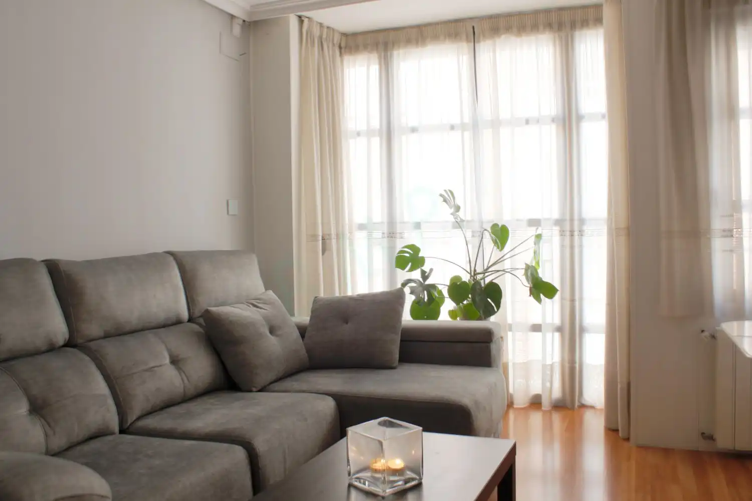 Wohnzimmer von Einfamilien-Reihenhaus zur Miete in Albacete mit Klimaanlage, Heizung und Terrasse