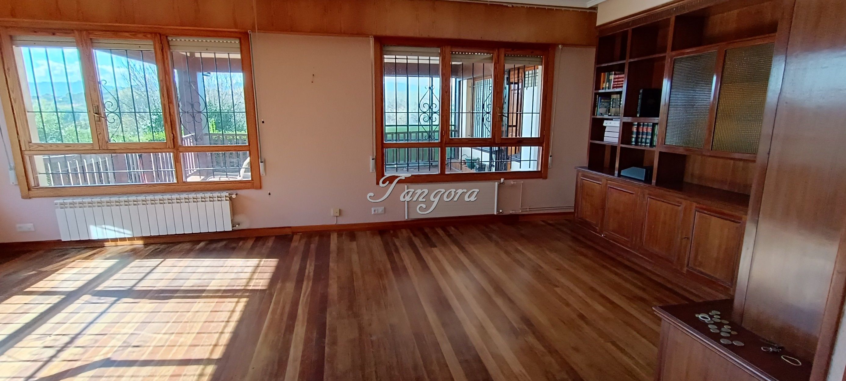 Living room of House or chalet for sale in Getxo   with Heating, Private garden and Parquet flooring