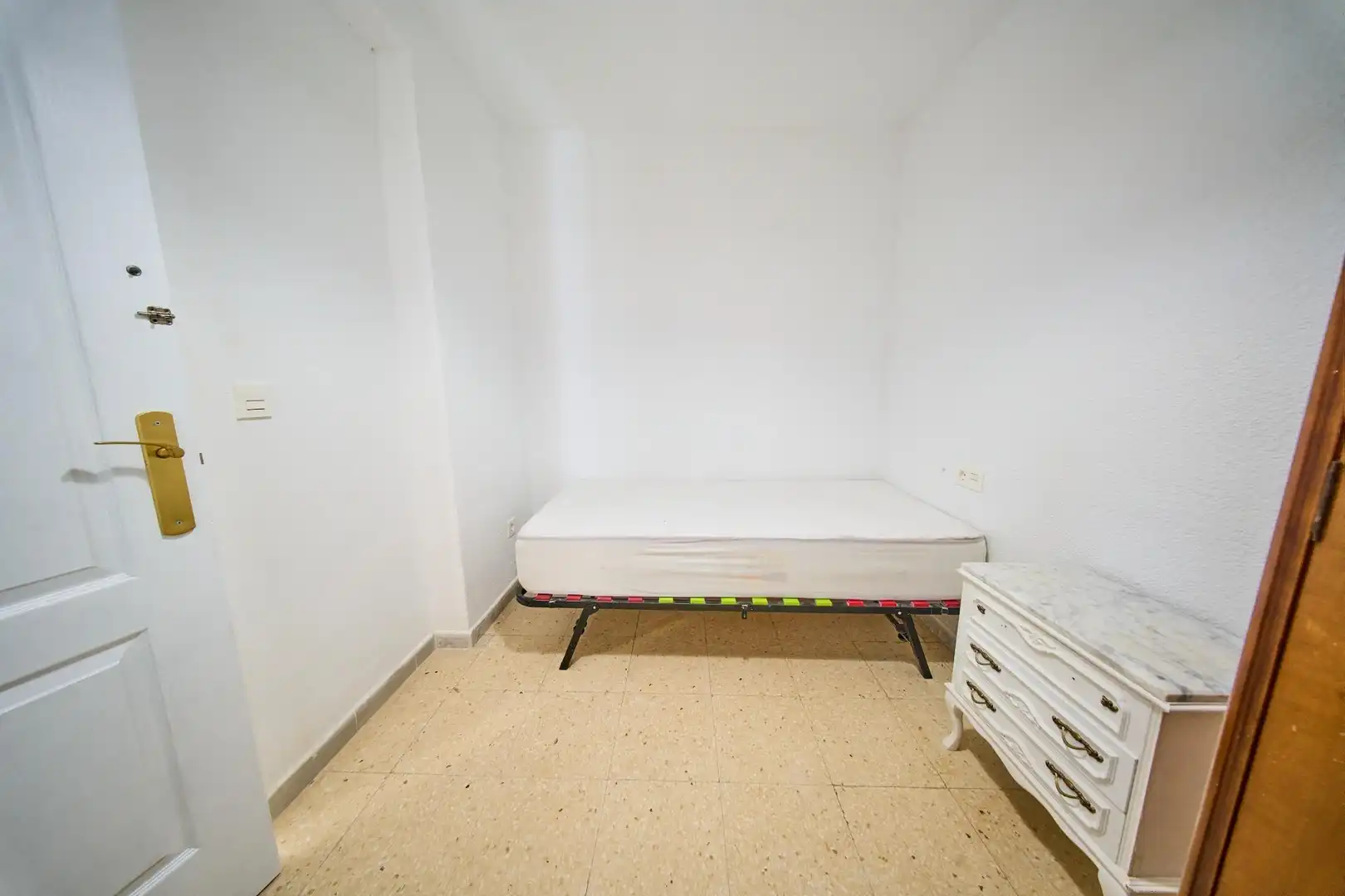 Habitación de Piso para compartir en Granada con Amueblado