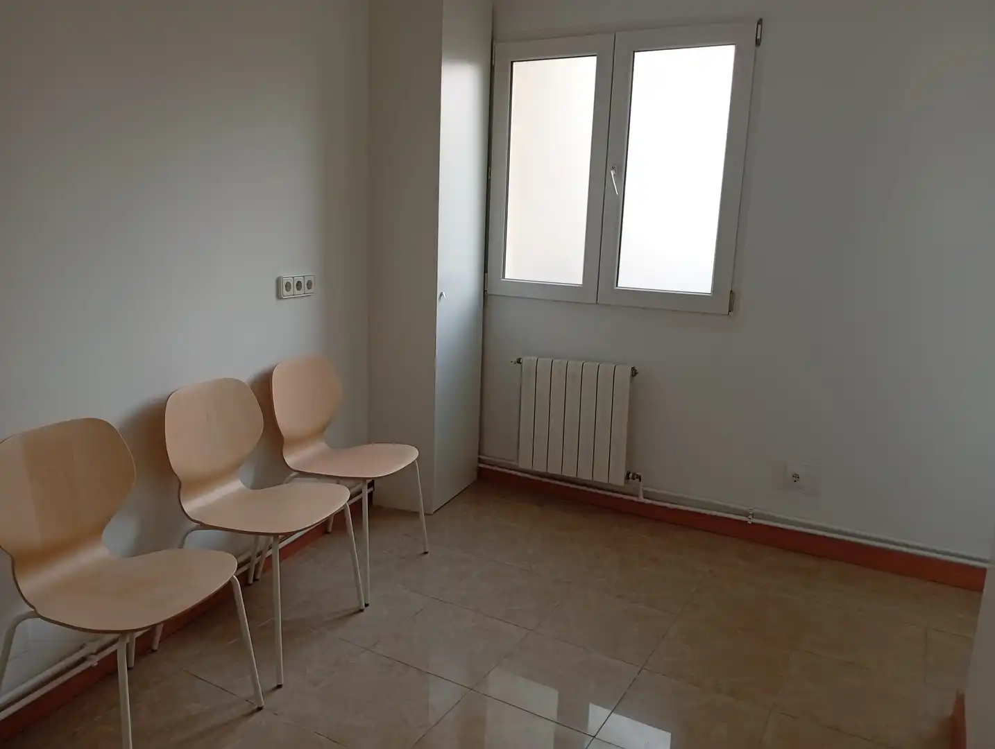Schlafzimmer von Wohnung zur Miete in Santander mit Heizung