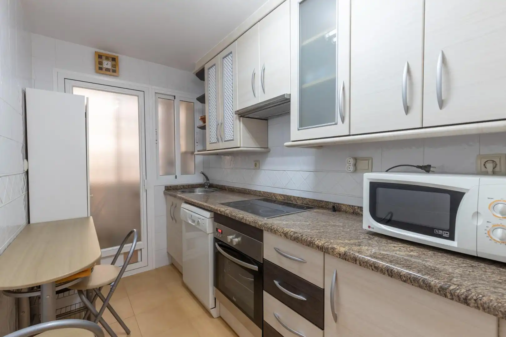 Cuina de Pis en venda en Motril amb Terrassa, Moblat i Balcó