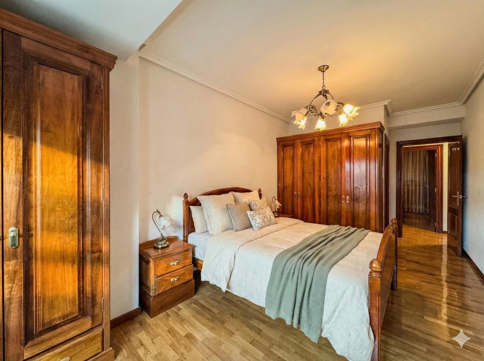 Habitación de Piso en venta en  Logroño con Jardín privado, Terraza y Trastero