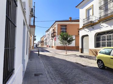 Flat with balcony for sale in Pilas